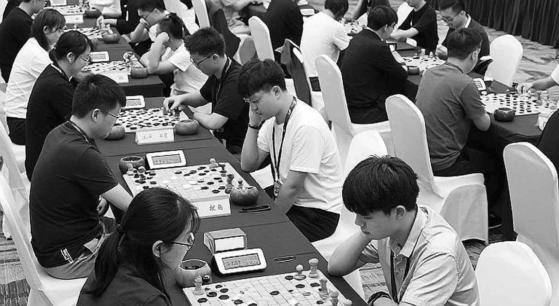 27 मिनिएचर, चार उपनाम और एक तारीख़ जो कवर पर नहीं है: ChessBase Magazine #225 की फाइल पढ़ना
